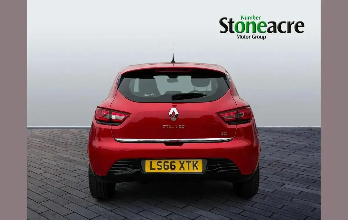 Used Renault Clio Dynamique 90 HP (66 kW) 2016 Red Hatchback