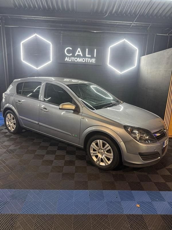 Used Vauxhall Astra Active 90 HP (66 kW) 2006 Silver Hatchback