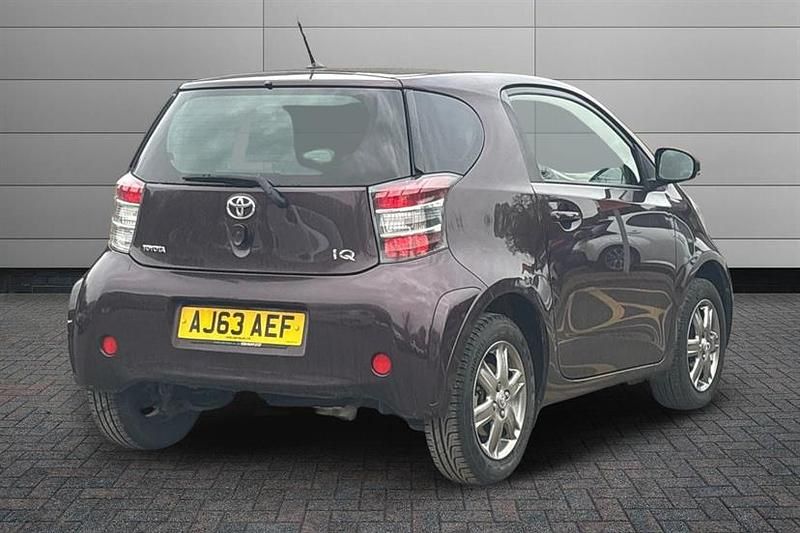 Used Toyota iQ 68 HP (50 kW) 2014 Deep amethyst Hatchback