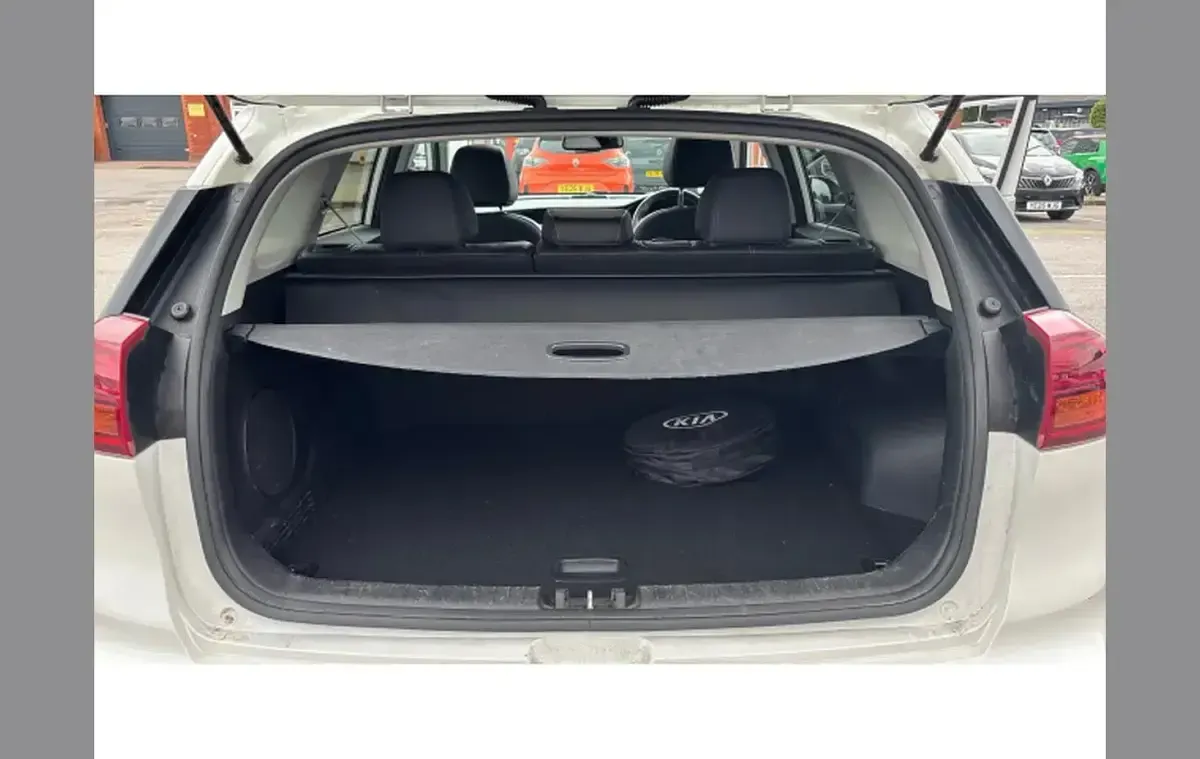 Used Kia e-Niro 150 kW (204 HP) 2022 White SUV