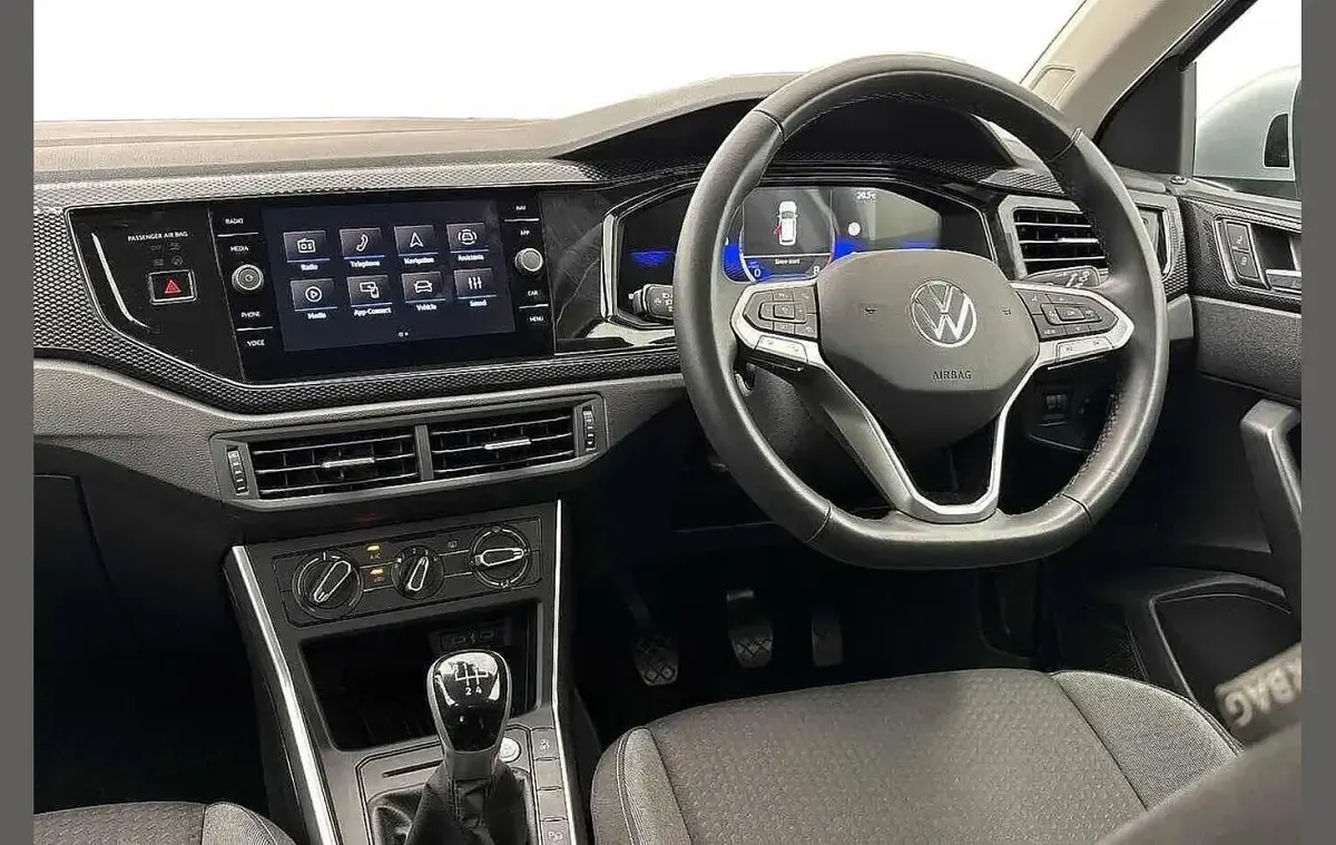 Used VW Taigo Match 95 HP (69 kW) 2025 Silver SUV