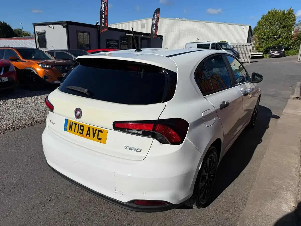 Käytetty Fiat Tipo Easy 95 HP (69 kW) 2019 Valkoinen Viistoperä