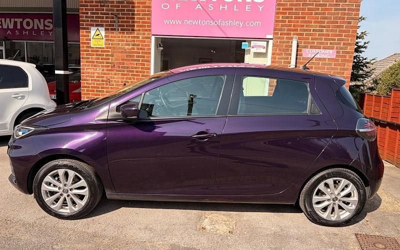 Used Renault Zoe Iconic 100 kW (136 HP) 2021 Mauve/purple Hatchback