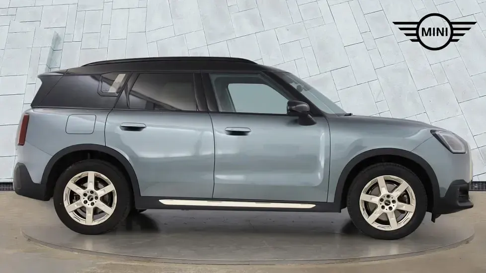 Used Mini Countryman 215 HP (158 kW) 2025 Green SUV