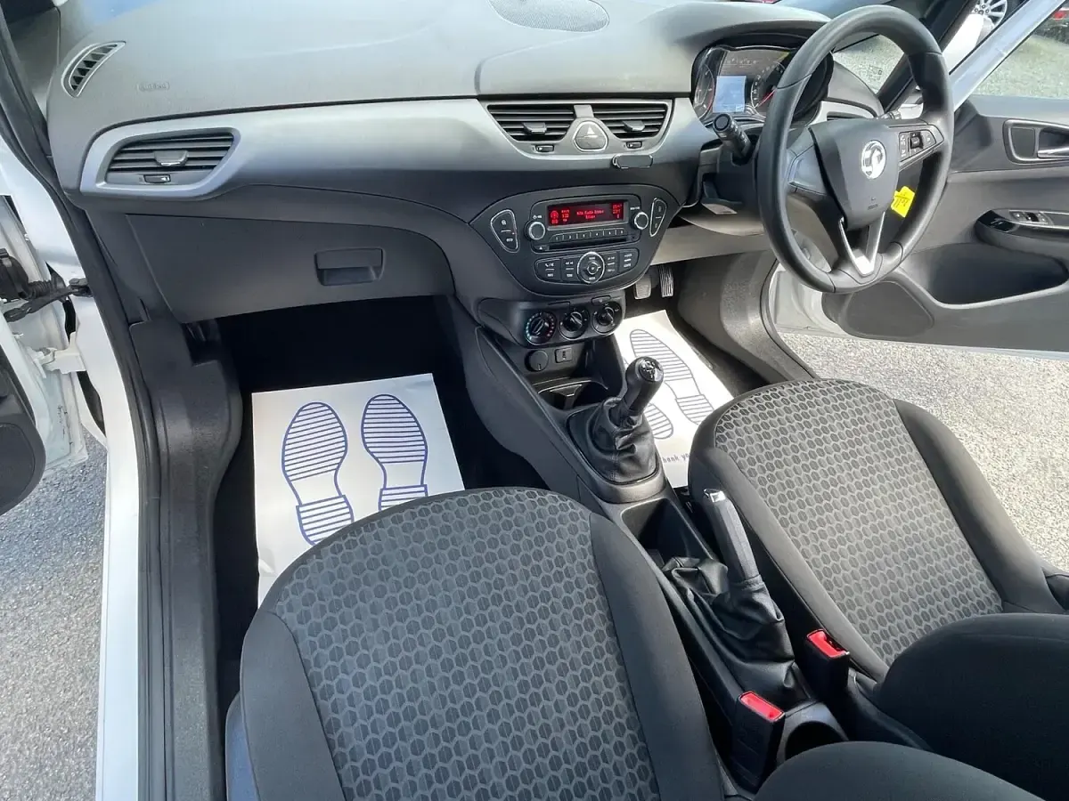 Used Vauxhall Corsa 95 HP (69 kW) 2018 White Hatchback