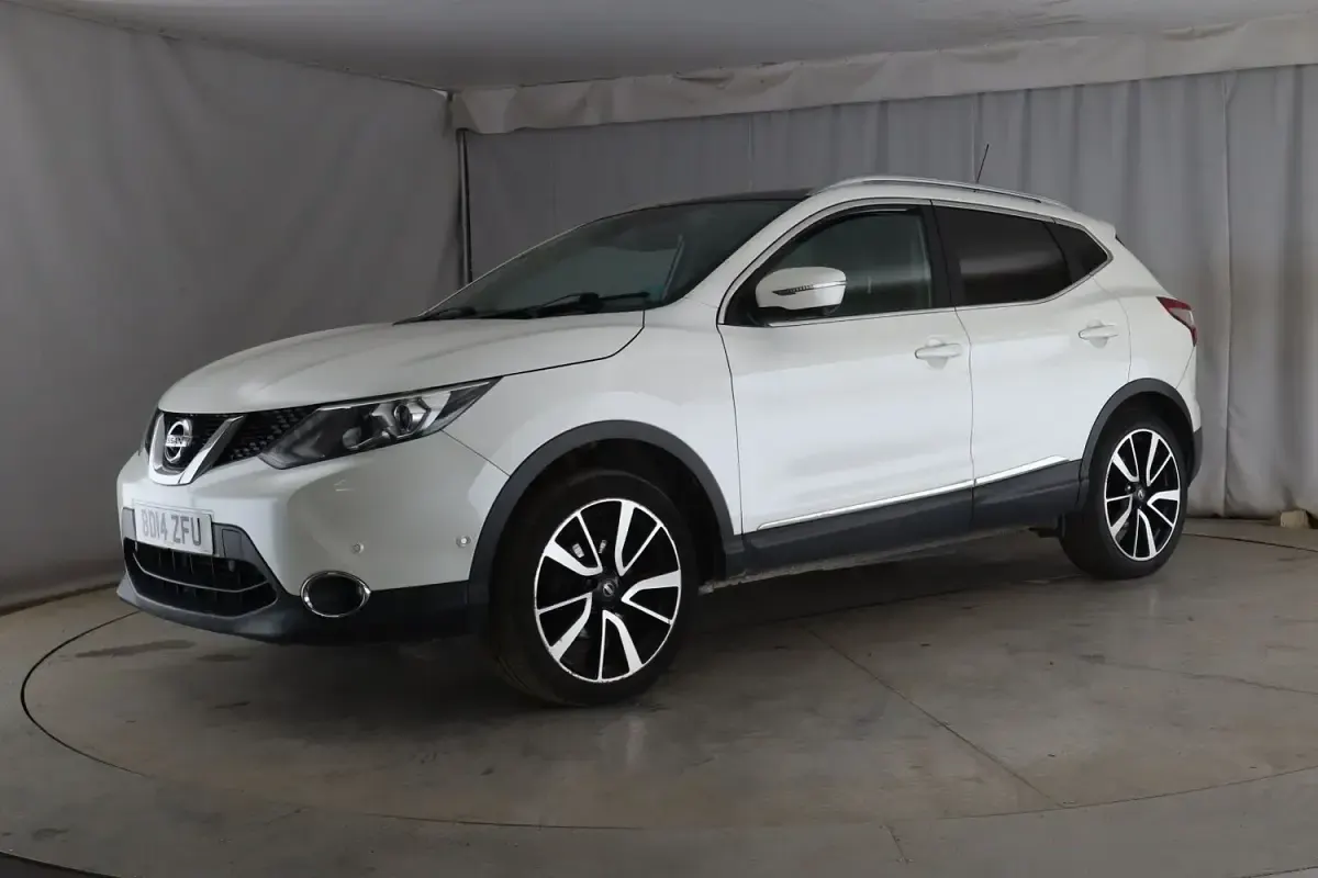 Used Nissan Qashqai Tekna 2014 White SUV