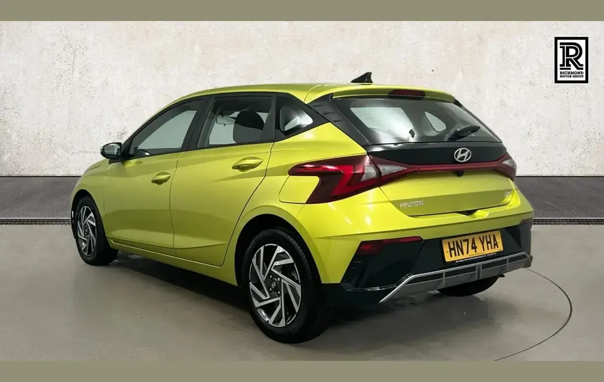 Used Hyundai i20 Advanced 99 HP (72 kW) 2025 Green Hatchback