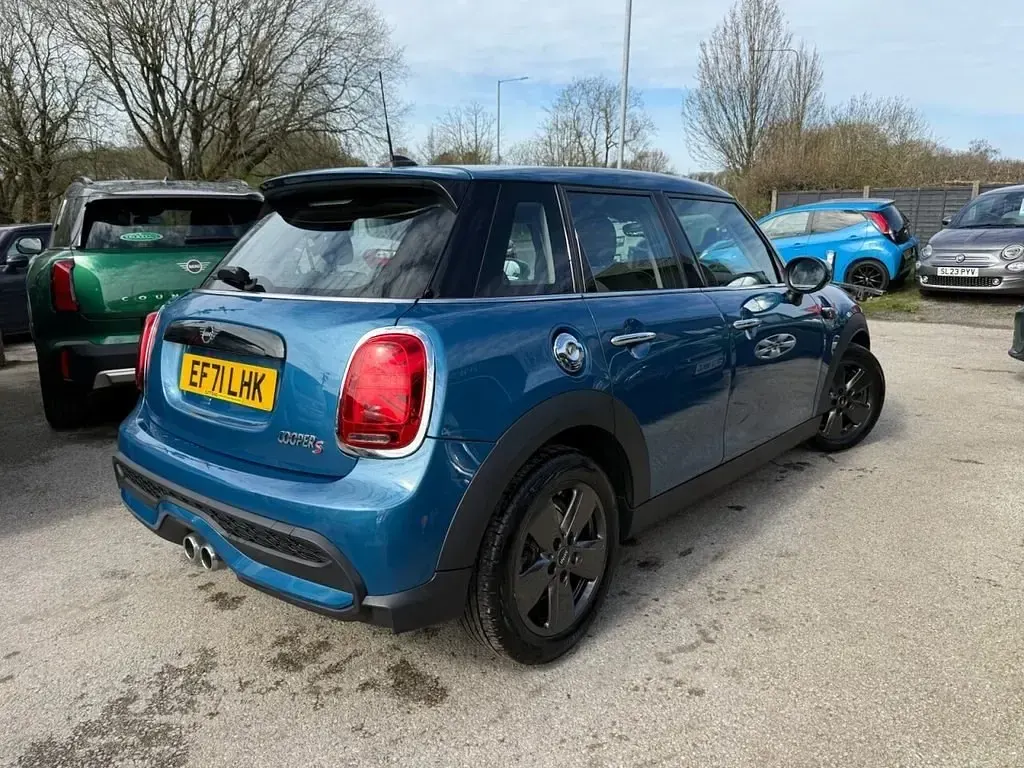 Begagnad Mini Cooper S Classic 178 HK (130 kW) 2022 Blå Halvkombi