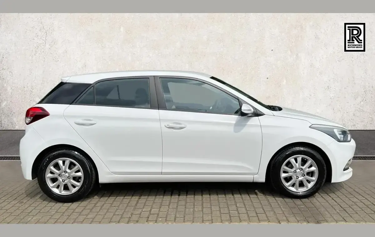 Used Hyundai i20 SE 83 HP (61 kW) 2017 White Hatchback