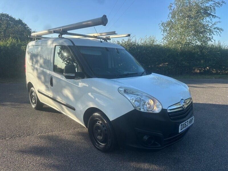White Used 2013 Vauxhall Combo MPV | £2,695 (Good price) - Image 1/4