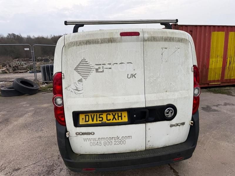 Used Vauxhall Combo 2015 White MPV