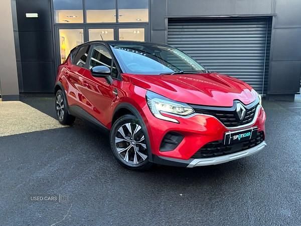 Used Renault Captur LIMITED 89 HP (65 kW) 2022 Red/black SUV