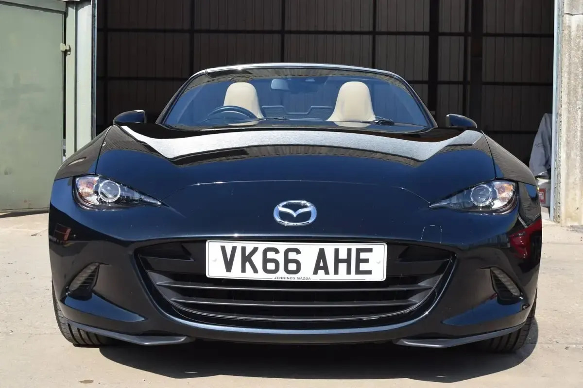 Used Mazda MX5 Inclusive 131 HP (96 kW) 2016 Black Cabriolet