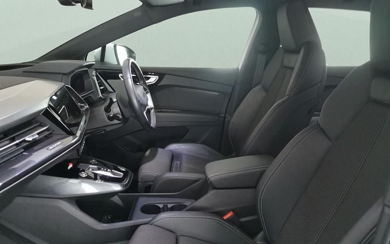 Used Audi Q4 e-tron S-Line 125 kW (170 HP) 2022 White SUV