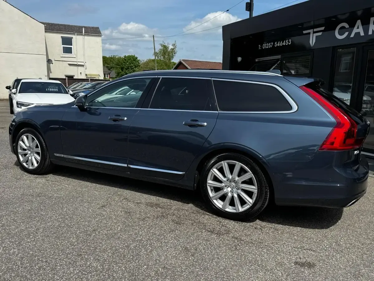 Used Volvo V90 Inscription 231 HP (169 kW) 2017 Blue Estate