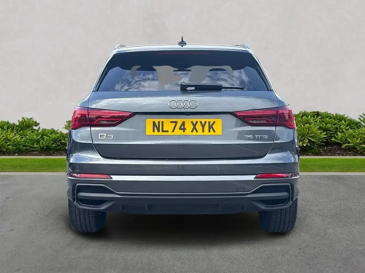 Używany Audi Q3 S-Line 2024 Szary SUV
