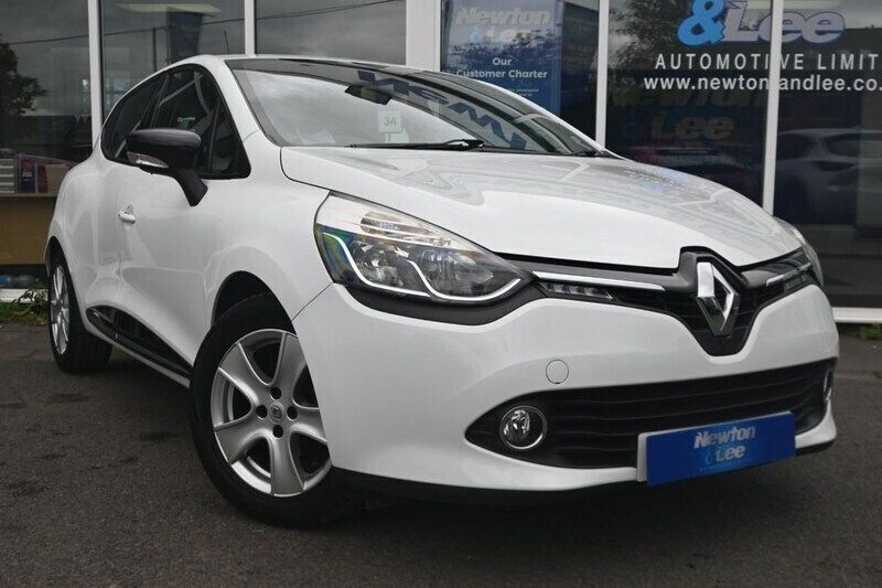 White Used 2015 Renault Clio IV Dynamique Hatchback | £4,995 (Fair price) - Image 1/4