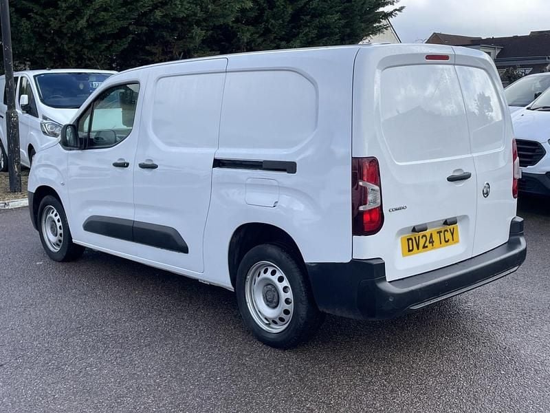 Używany Vauxhall Combo 100 KM (73 kW) 2024 Biały Minivan
