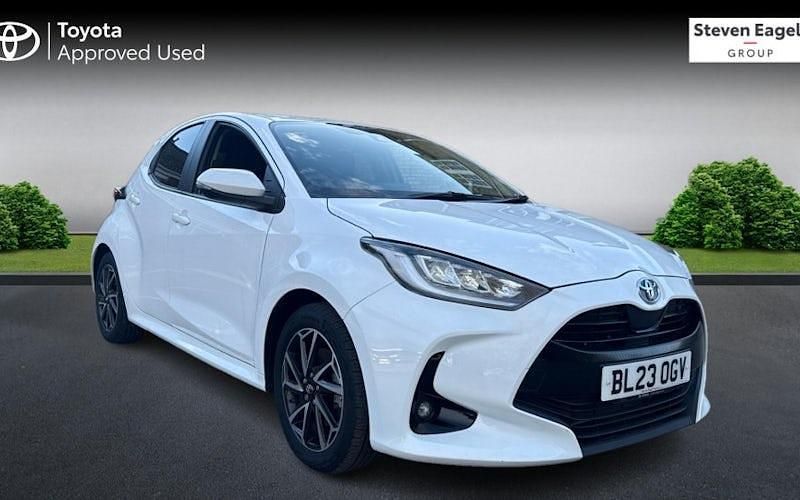 Used 2025 Toyota Yaris Hybrid Design Hatchback | £18,722 (Good price) - Image 1/3