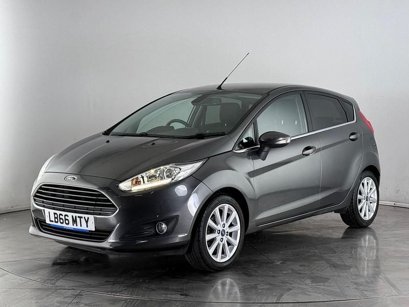 Used Ford Fiesta Titanium 101 HP (74 kW) 2017 Grey Hatchback