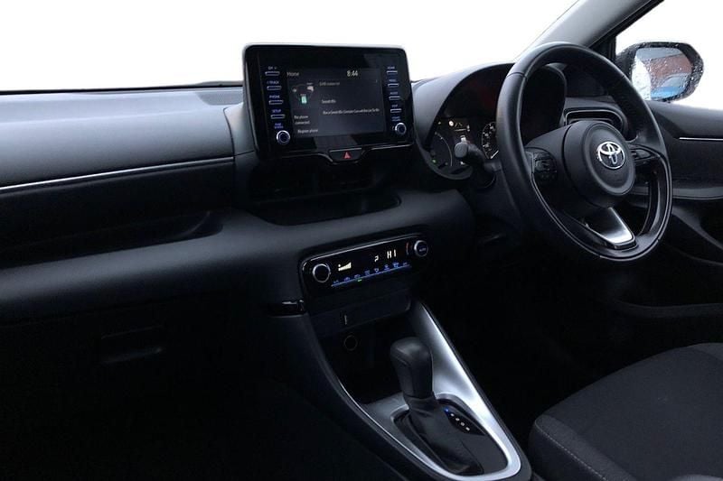 Used Toyota Yaris Hybrid 2022 White Hatchback