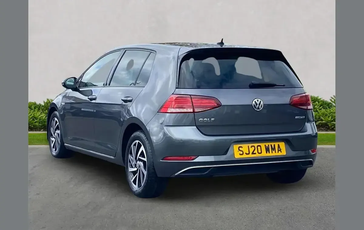Używany VW Golf VIII Edition 130 KM (95 kW) 2020 Szary Hatchback