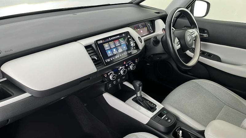 Used Honda Jazz Hybrid 109 HP (80 kW) 2021 Metallic shining grey Hatchback