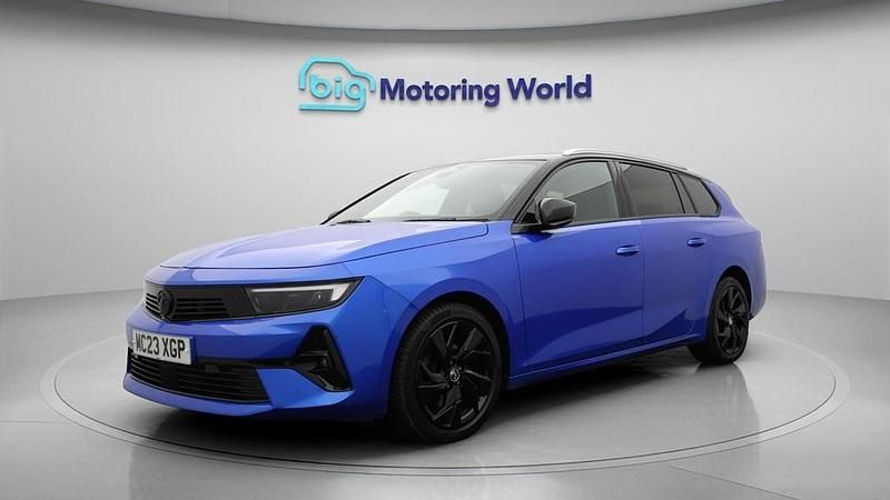 Used Vauxhall Astra S 130 HP (95 kW) 2023 Blue Estate