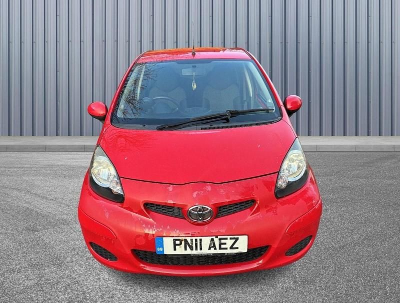 Used Toyota Aygo 68 HP (50 kW) 2011 Red Hatchback