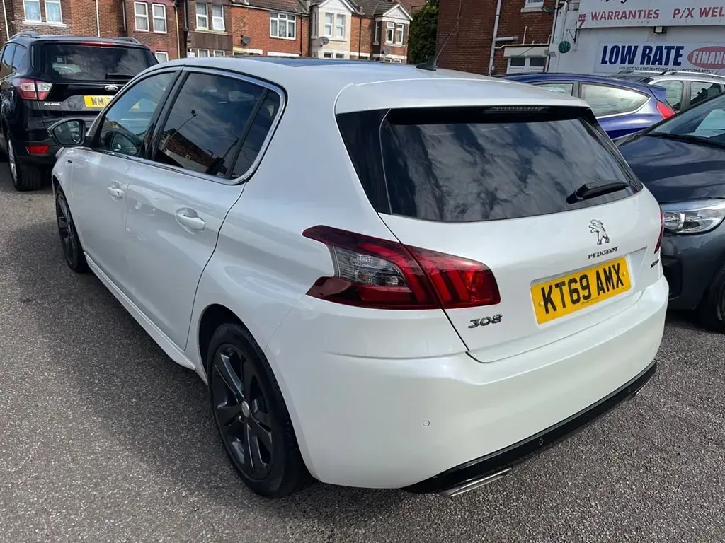 Used Peugeot 308 GT-line 130 HP (95 kW) 2020 White Hatchback