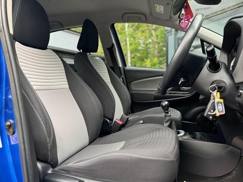 Used Toyota Yaris 2017 Blue Hatchback