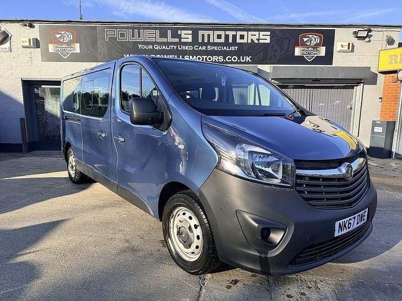 Second-hand Vauxhall Vivaro 95 CP (69 kW) 2017 Albastru Monovolum
