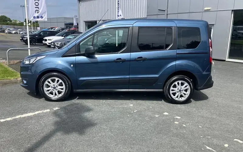 Used Ford Tourneo Zetec 120 HP (88 kW) 2021 Estate