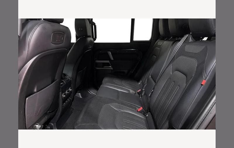 Used Land Rover Defender SE Dynamic 300 HP (220 kW) 2022 Santorini black SUV