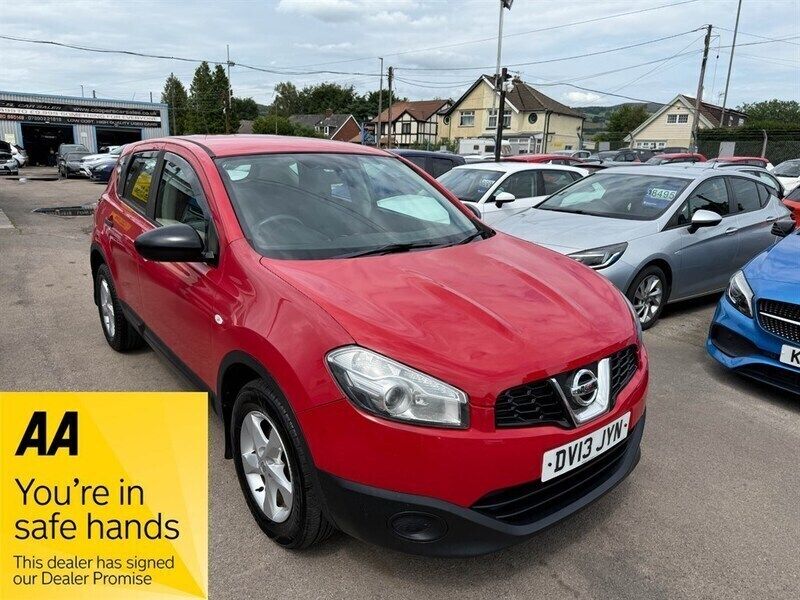 Red Used 2013 Nissan Qashqai Visia SUV | £3,295 (Fair price) - Image 1/4