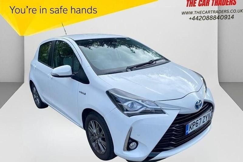 White Used 2017 Toyota Yaris Hybrid Hatchback | £10,688 (Fair price) - Image 1/1