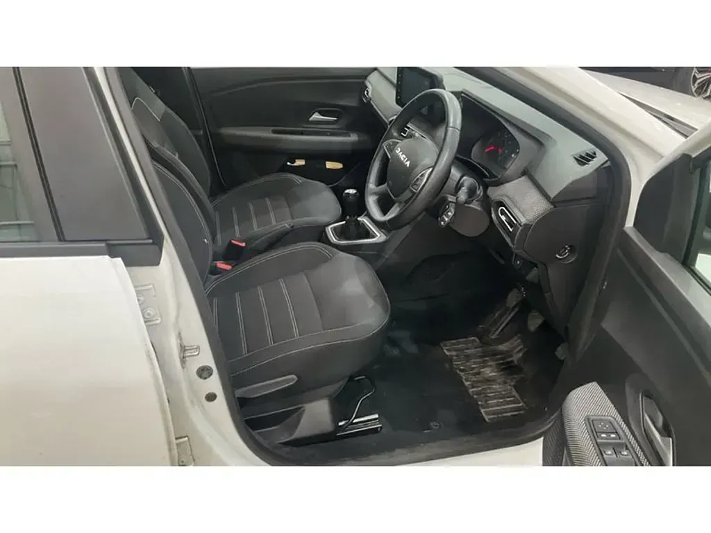 Used Dacia Sandero Expression 2023 Glacier white Hatchback