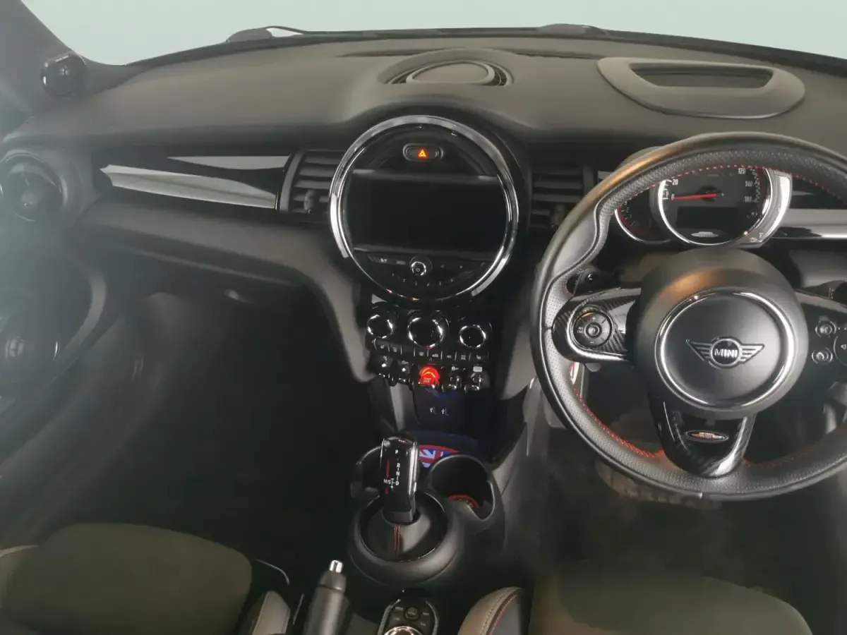 Używany Mini John Cooper Works Hatch 231 KM (169 kW) 2019 Srebrny Hatchback