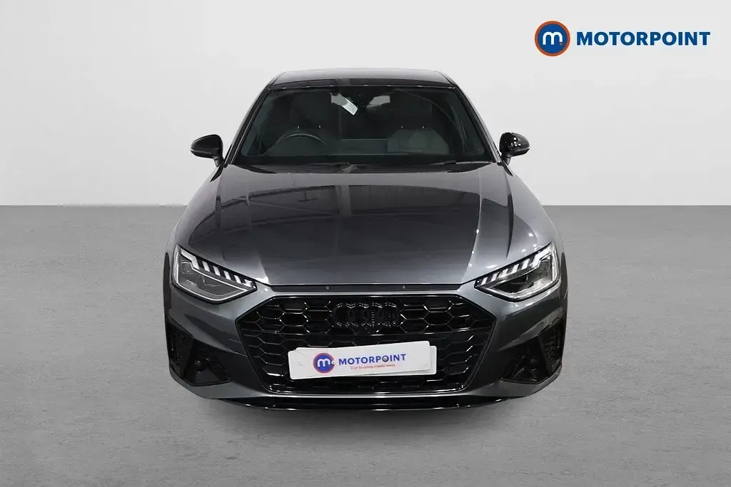 Begagnad Audi A4 Black Edition 2023 Grå Sedan