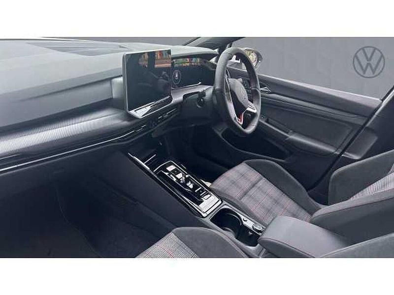 Używany VW Golf VIII GTI 265 KM (194 kW) 2026 Biały Hatchback