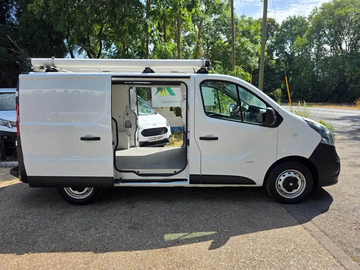 Used Vauxhall Vivaro S 2017 White
