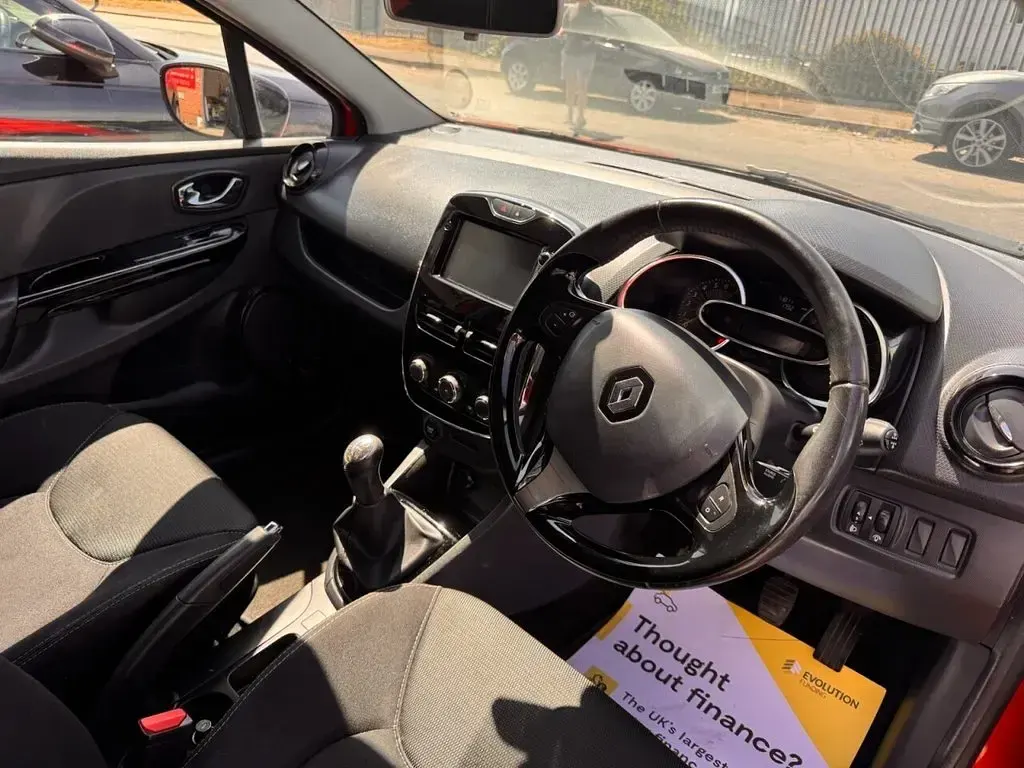 Used Renault Clio Dynamique 75 HP (55 kW) 2014 Red Hatchback