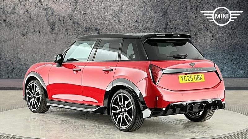 Used Mini Cooper Hatch 113 kW (154 HP) 2025 Red Hatchback