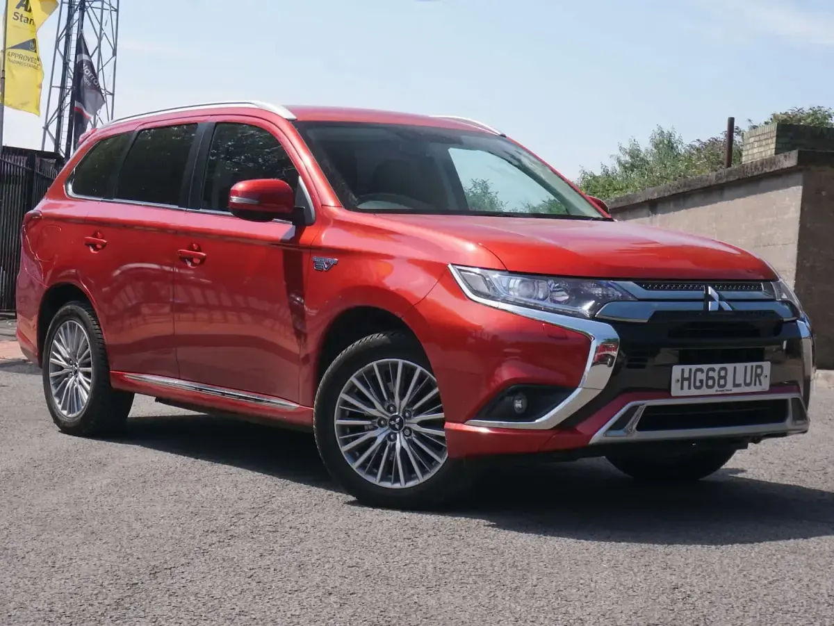 Used Mitsubishi Outlander P-HEV 2018 Red Estate