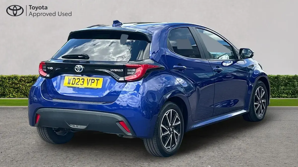 Used Toyota Yaris Design 116 HP (85 kW) 2023 Galactic blue Hatchback