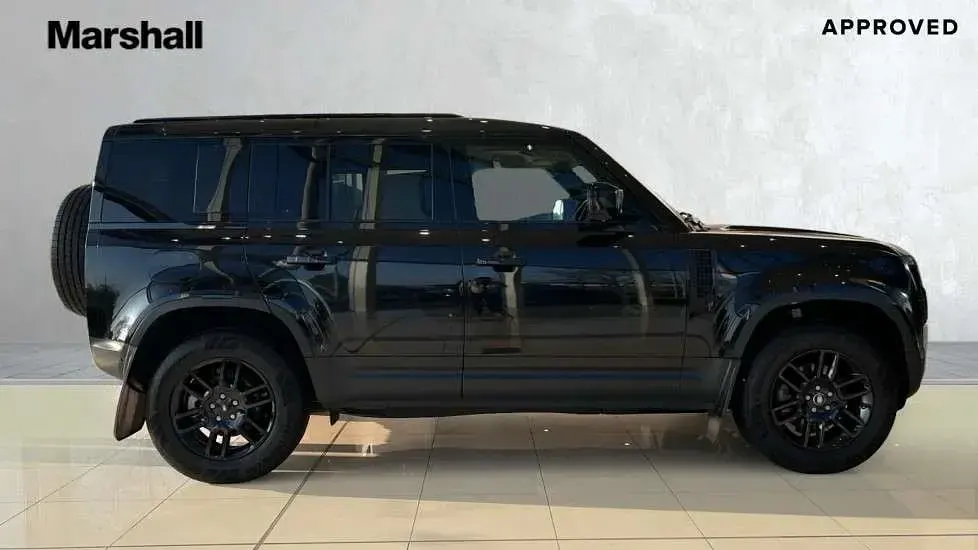 Używany Land Rover Defender S 250 KM (183 kW) 2024 Czarny SUV