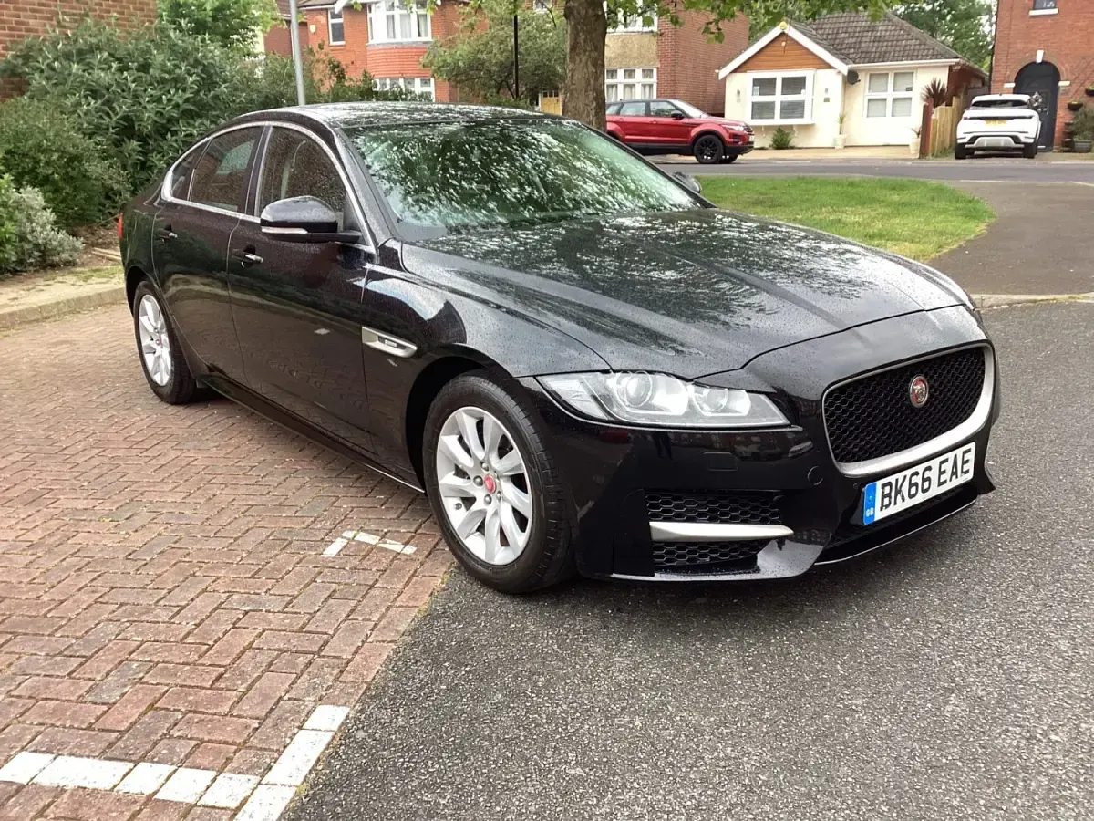 Używany Jaguar XF R-Sport 163 KM (119 kW) 2016 Czarny Sedan/Limuzyna