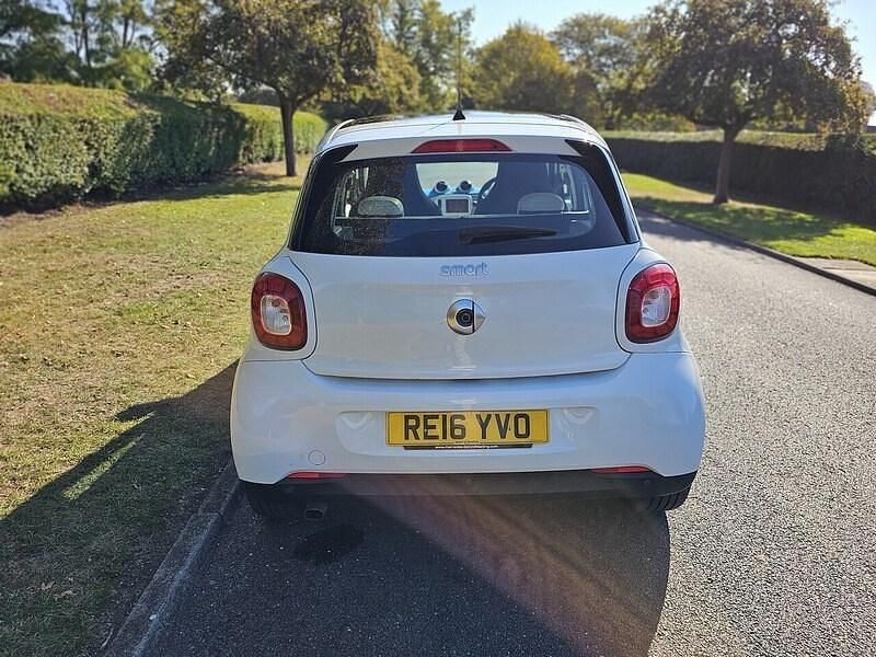 Used Smart ForFour Premium 71 HP (52 kW) 2016 White Hatchback