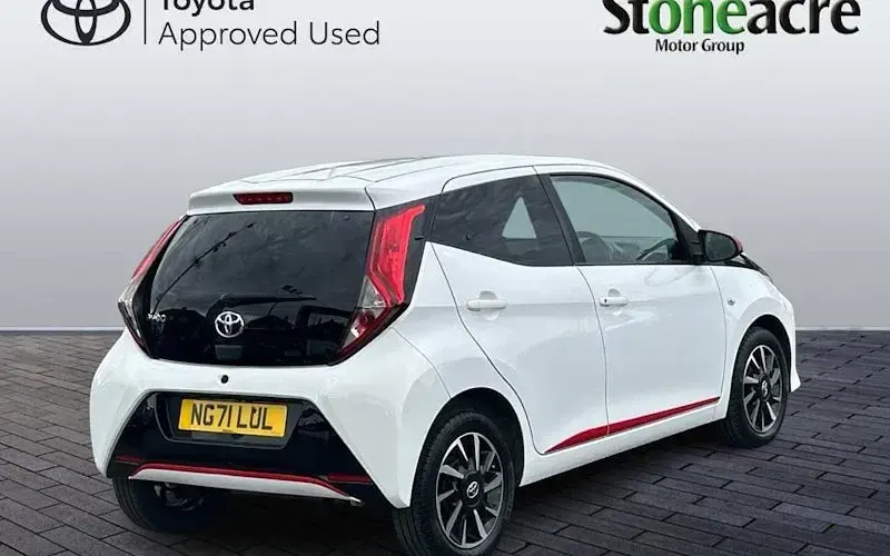 Used Toyota Aygo Trend 72 HP (52 kW) 2019 White Hatchback