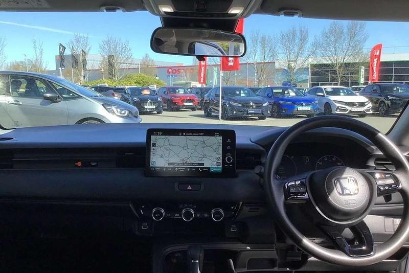 Used Honda HR-V Elegance 131 HP (96 kW) 2023 White SUV